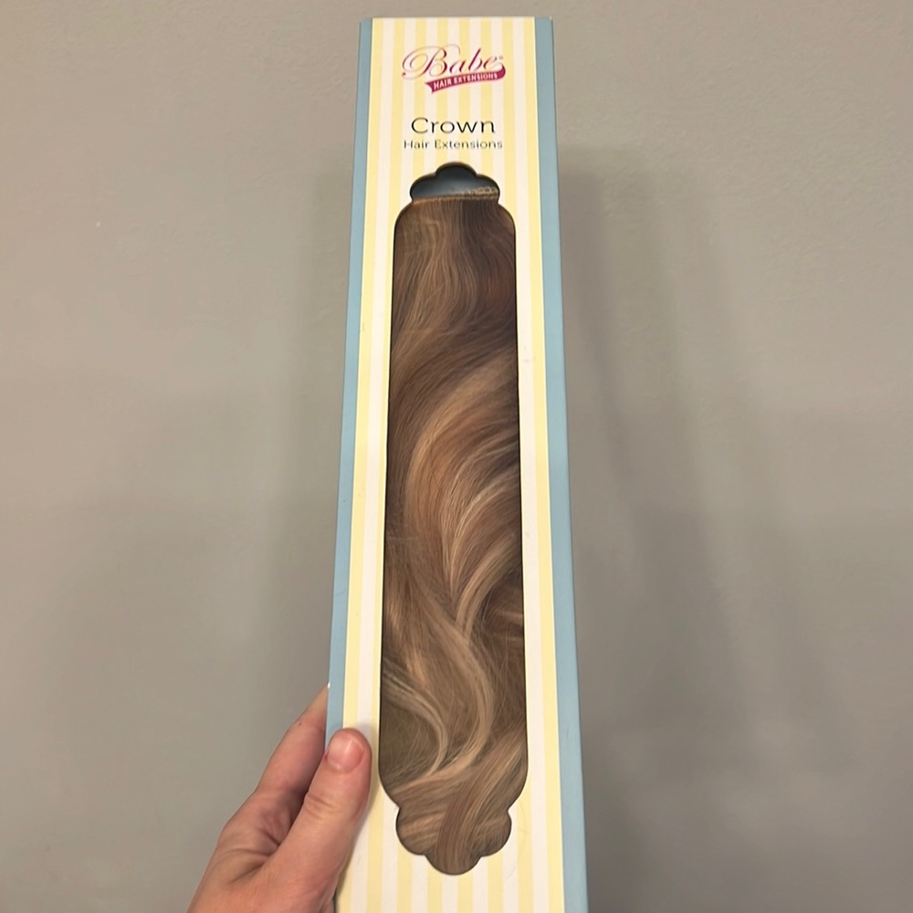 Blonde hair extensions